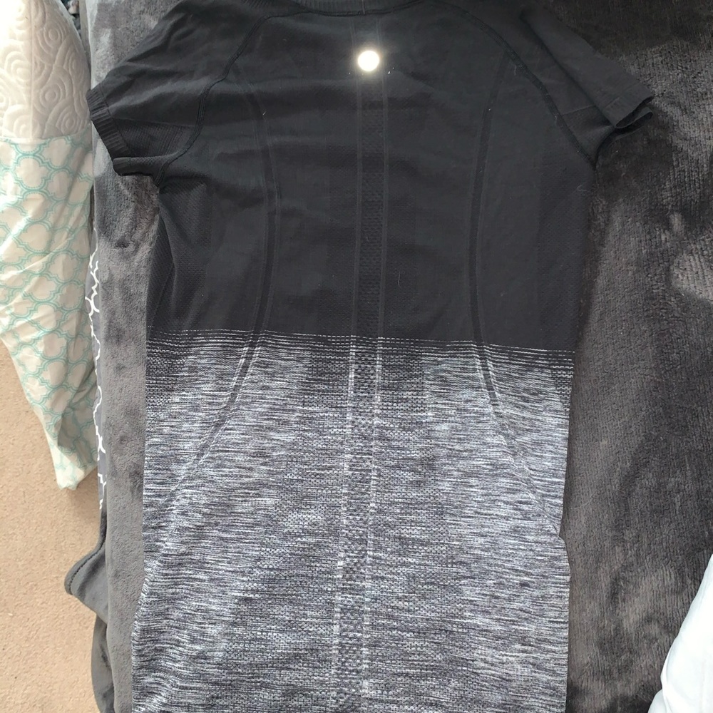 lululemon t-shirt size 8